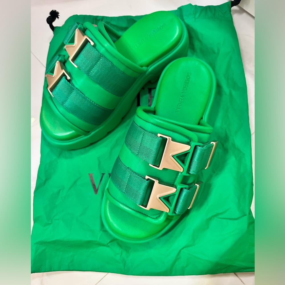 Bottega Veneta sandals NWT SIZE 38 retail $900 Italy